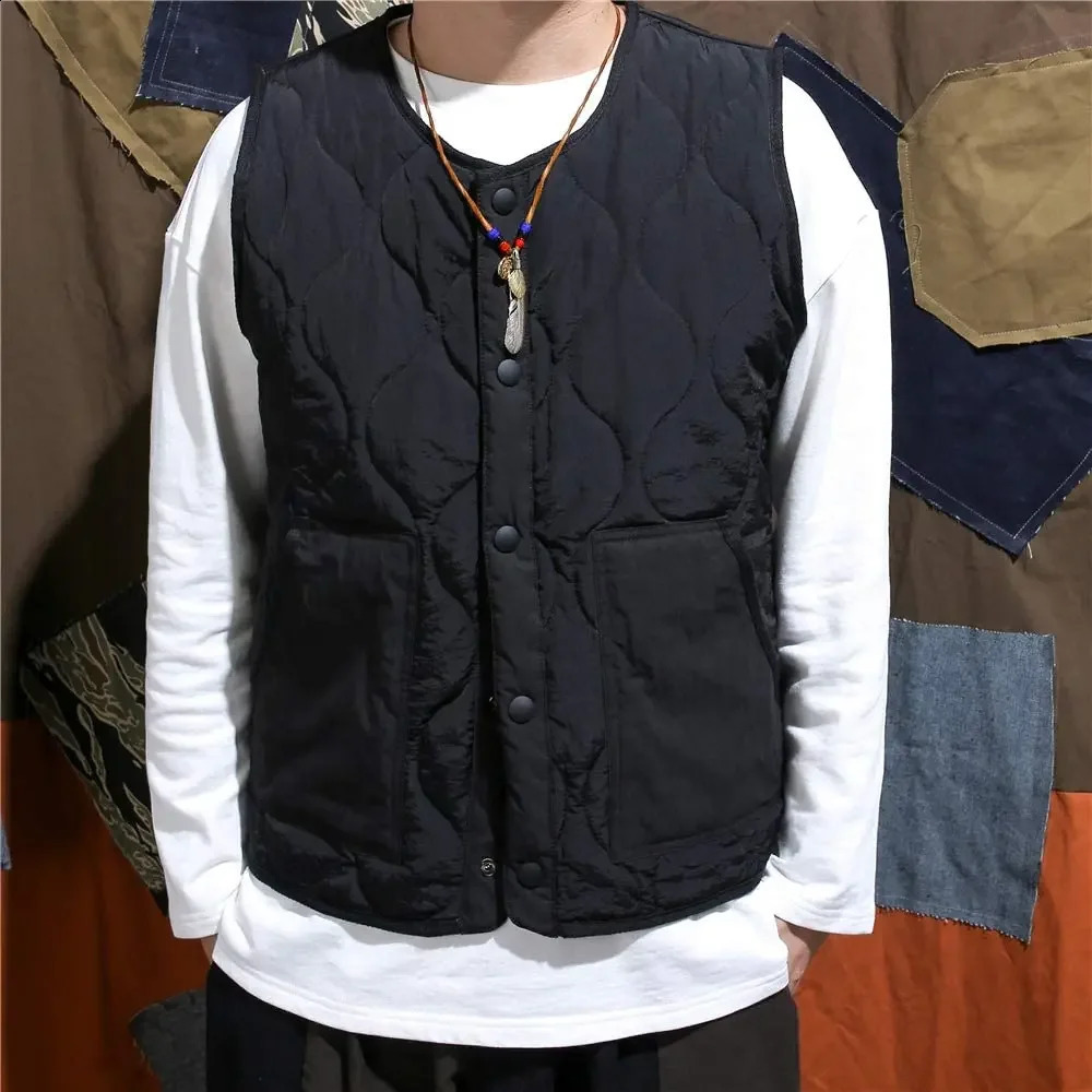 Vintage Cotton Padded Vest Mens Sleeveless Quilted Jacket Thick Warm Casual Working Outerwear Men Autumn Winter 250805