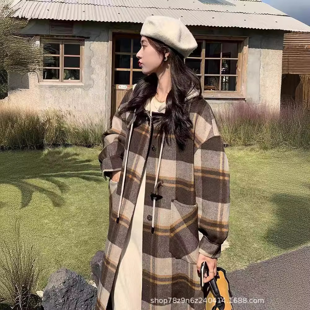 Autumn-Winter Fashion: Stylish Ladies' Wool Overcoat Featuring Twin Sides Design and Unique Button Details