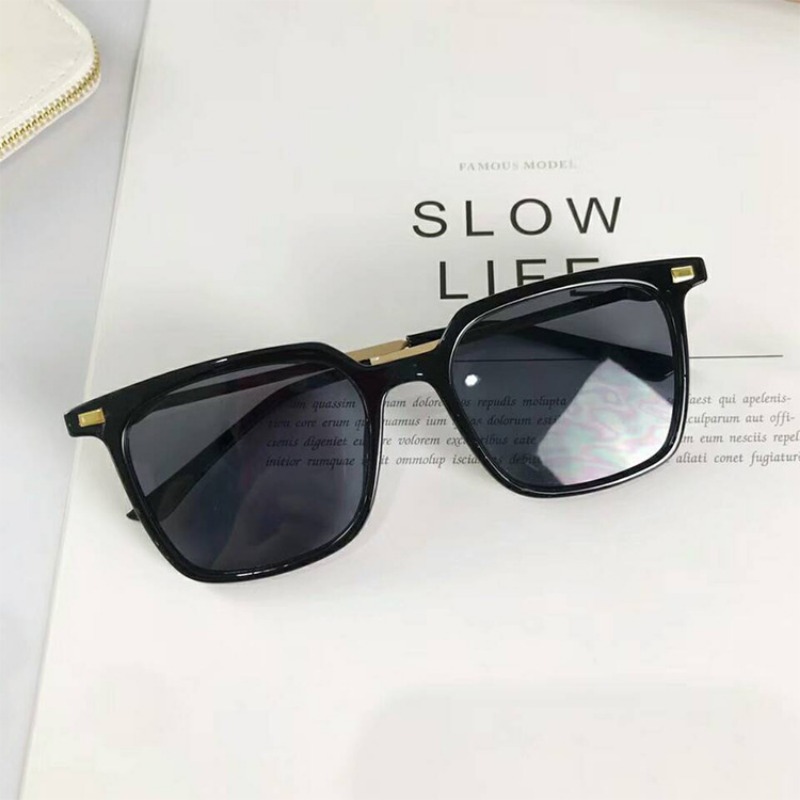 Stylish UV Protection Glasses with Unique Design Elements