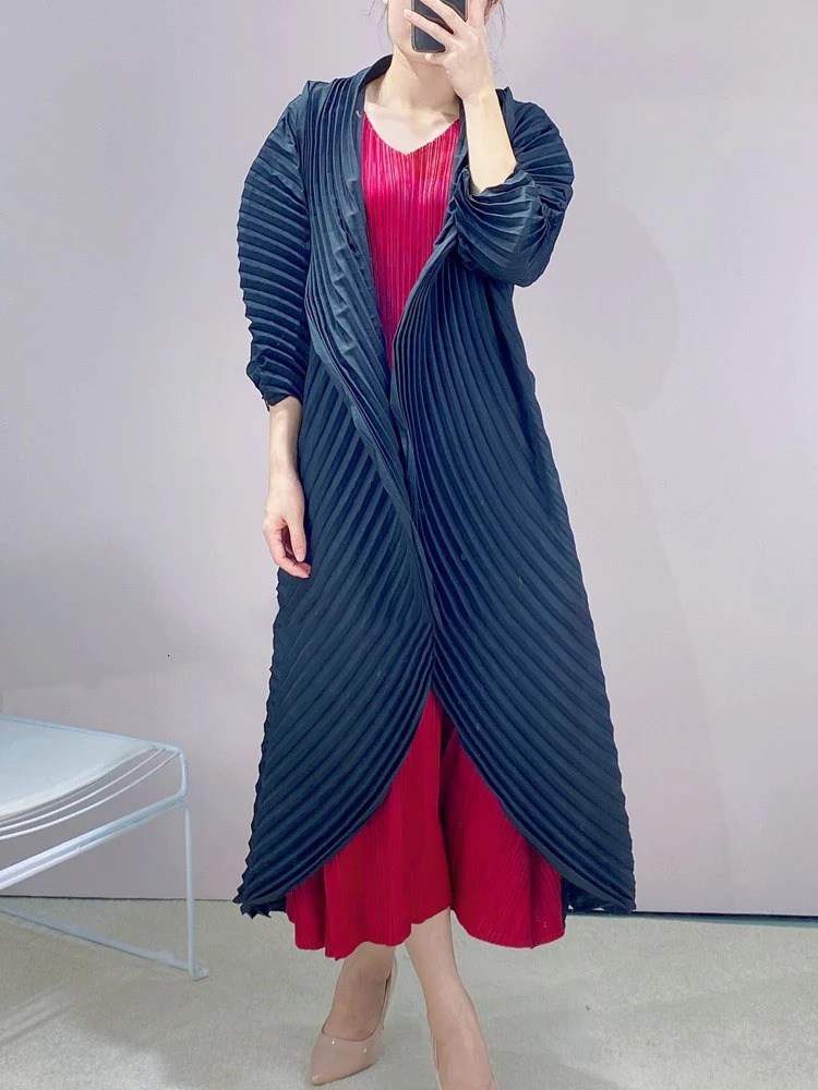 Miyake Pleated Windbreaker Autumn Winter Batwing Sleeves With Belt Loose Trench Coats Free Size ner Women Clothing 250809