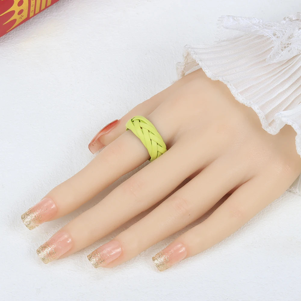 50 Pcs/Lot Handmade Mix Colorful Grass Weave Rings for Women Wholesale Jewelry Summer Beach Party Gifts 250807