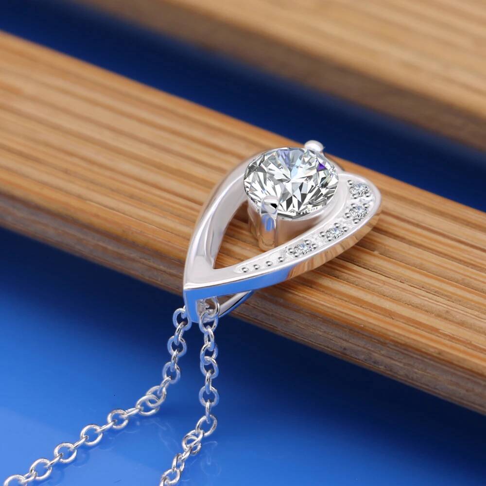 Simple Choker Necklaces for Women Fashion Small Love Heart Pendant Necklace Chain Jewelry Gift Wedding Banquet