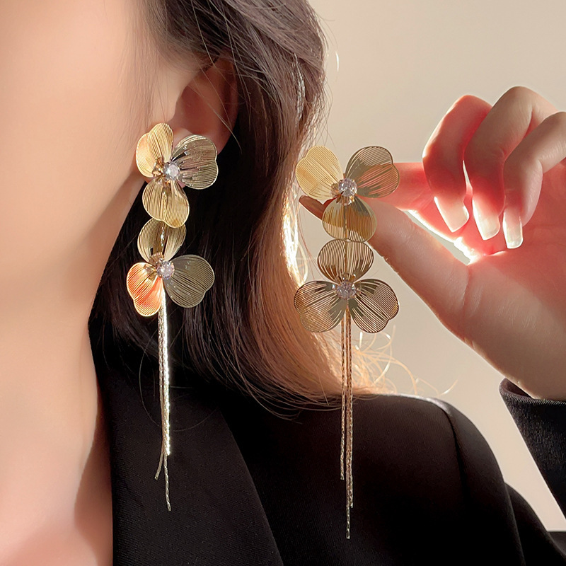 Sier Needle Zircon Hollow Flower Petal Tassel Fashion Versatile Studs Light High-end Feel Earrings