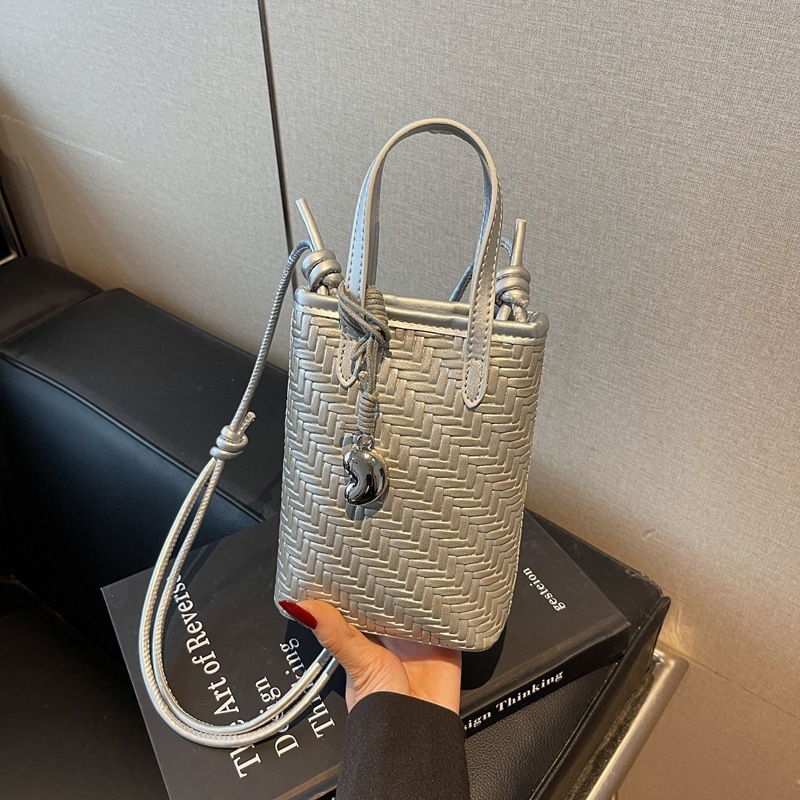 2025 New Woven Handbag High-End Solid Color Shoulder for Women Casual Commuter Crossbody Bag ddmymoon