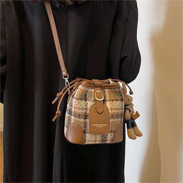 High-Quality Versatile Bucket Shoulder Small for Women 2025 New Trendy Fashion Commuter Crossbody Bag