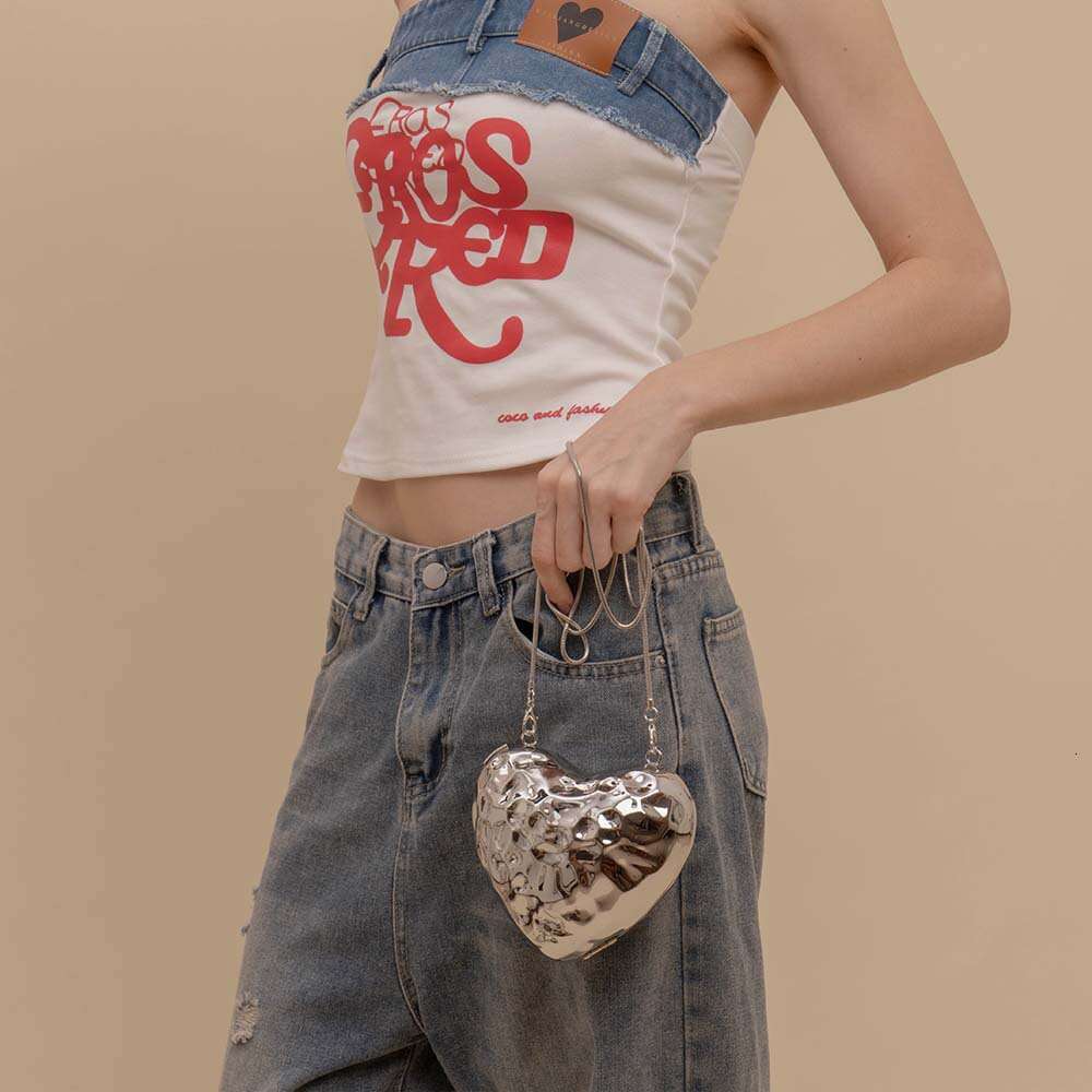 2024 Women's New Single Shoulder Crossbody Irregular Shell Iron Box Heart Fashion Evening Clutch Bag