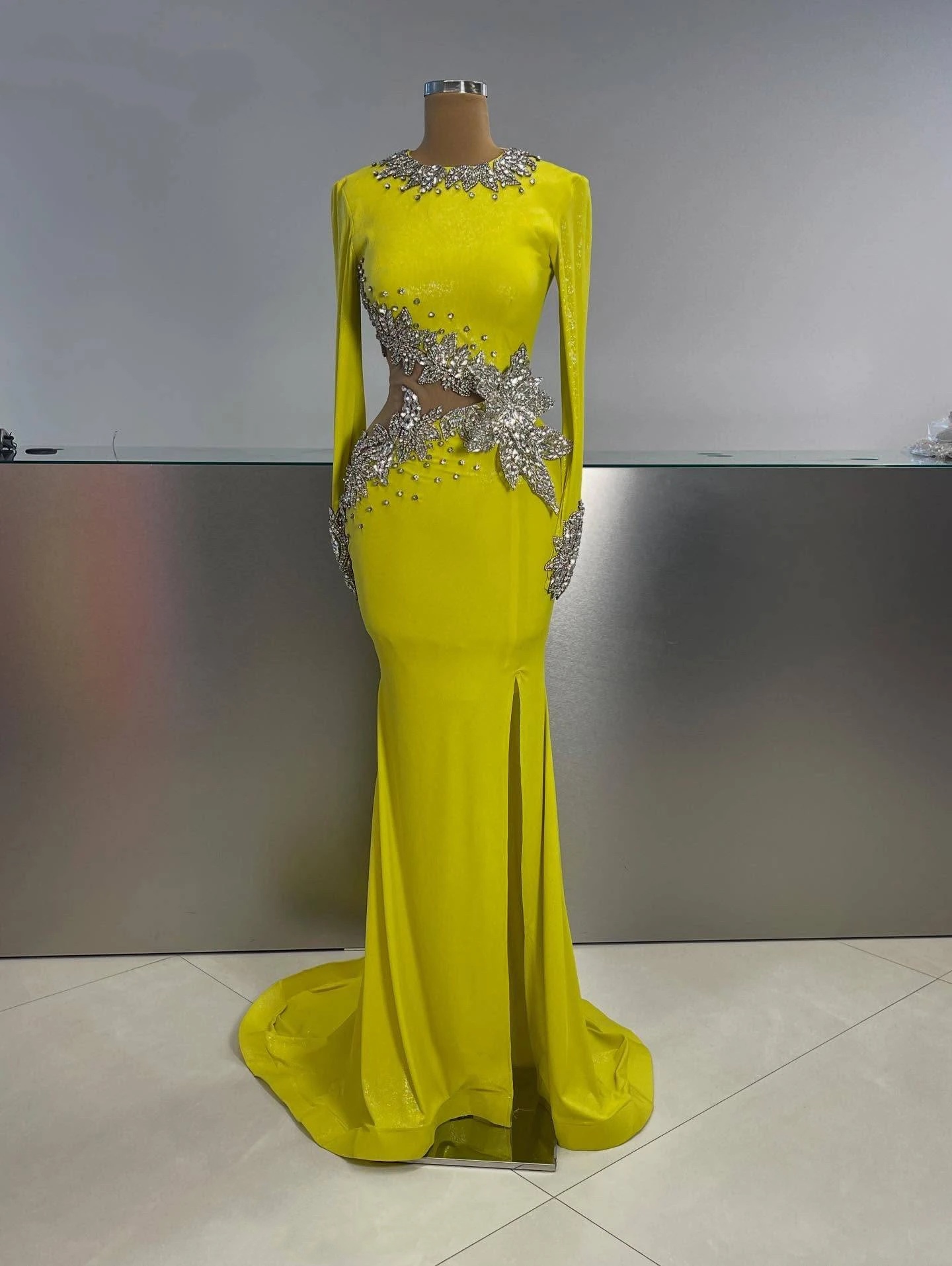 Unique Rhinestone Evening Dresses O Neck Prom Gowns Beaded Peplum Long Sleeves Side Split Sweep Train Customized Vestidos de noche Plus Size