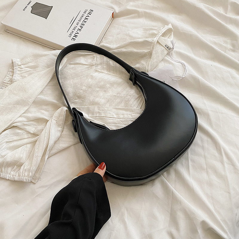 2025 autumn new retro women's shoulder bag fashion niche design casual women's crossbody bag texture armpit bag designer bag