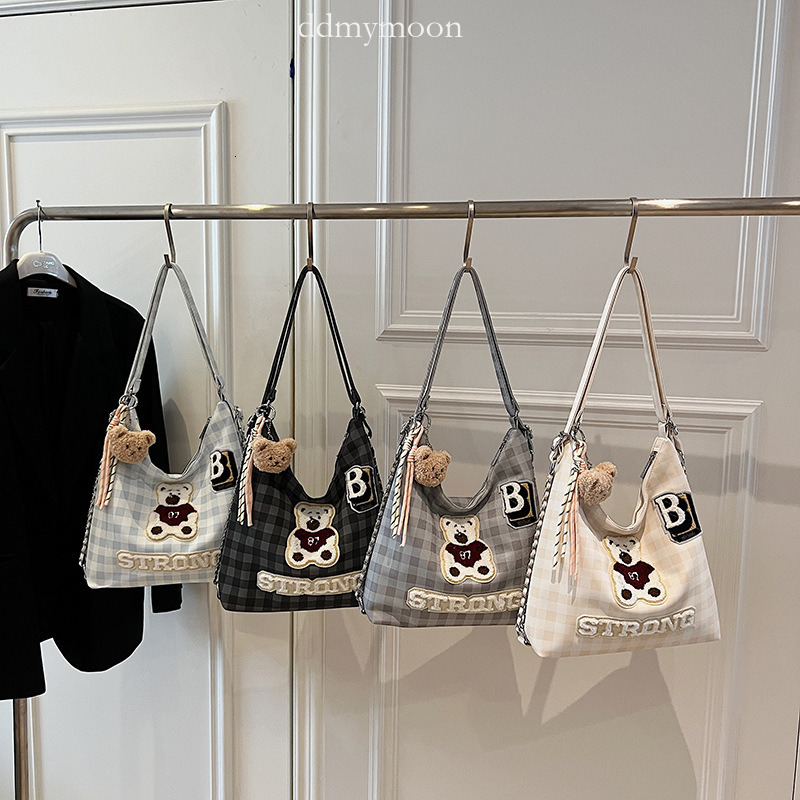 2025 New Student Chain Tote Backpack Female Niche Design Sense Bear Shoulder Crossbody Bag ddmymoon