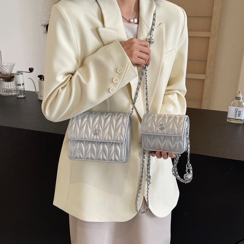 New Fashion Chain Shoulder 2025 Summer Trend Versatile Crossbody Stylish Quilted Women's Bag ddmymoon
