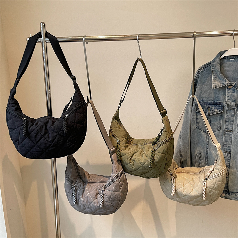 Quilted Dumpling Autumn Winter Versatile Casual Large Capacity Cloth Lightweight Commuter Shoulder Crossbody Bag for Women