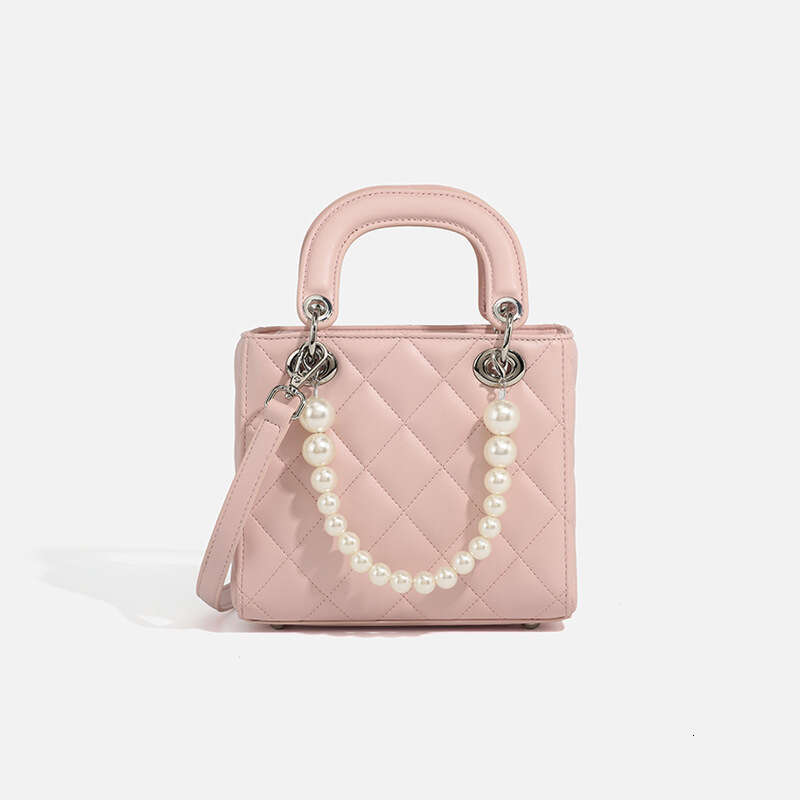 2024 Diamond Pattern Princess Diana Fashion Versatile Pearl Handbag New Trendy Women's Bag