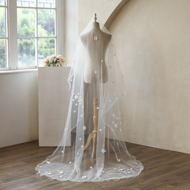 Designer Wedding Veil Lace One Layer Cathedral Length Bride Veils Applique Flowers Bridal Accessories Customized High Quality