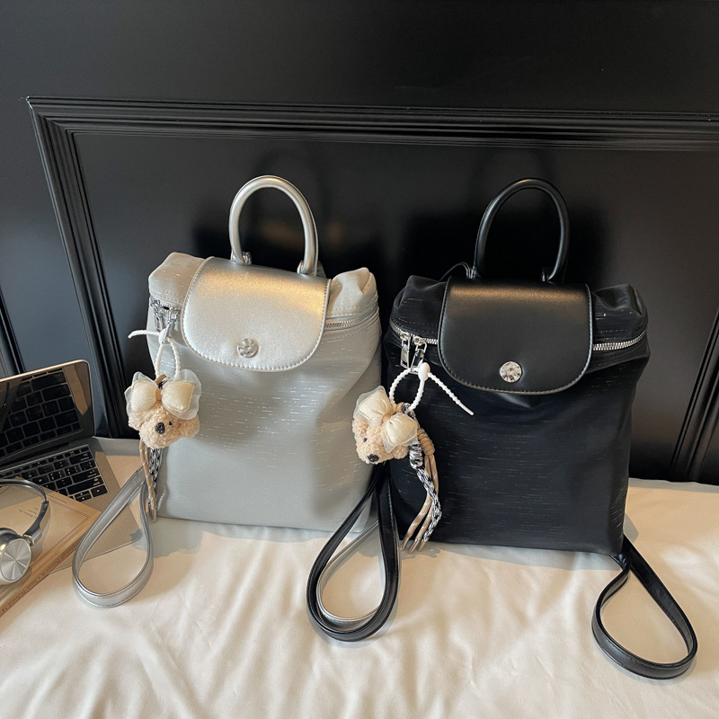 2025 Summer New Fashion Versatile Solid Color Backpack Street Trend Light Luxury Cute Women Large Capacity Commuter Bag ddmymoon
