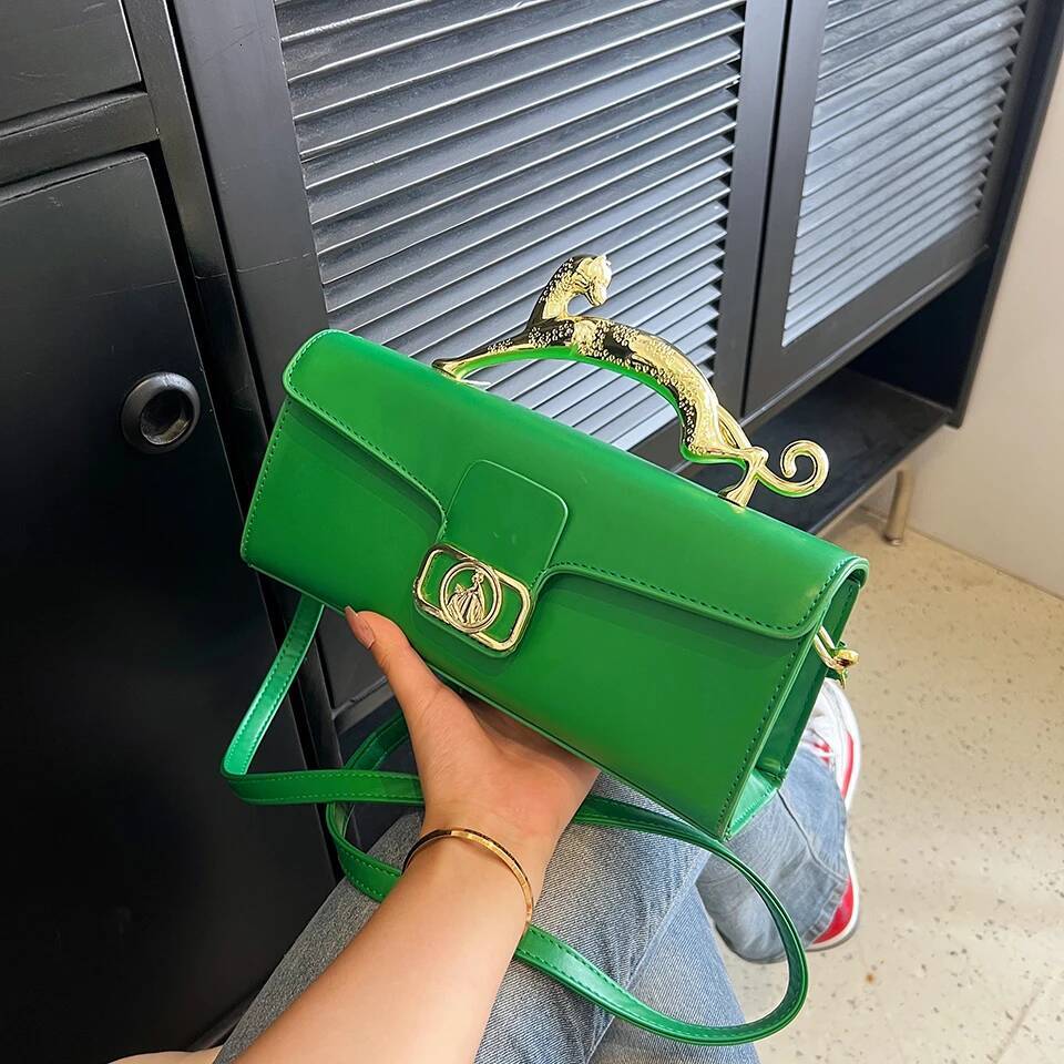 2025 autumn new metal buckle bag, simple, light, luxurious, elegant, fashionable, women's wallet party, niche women's card bag designer bag