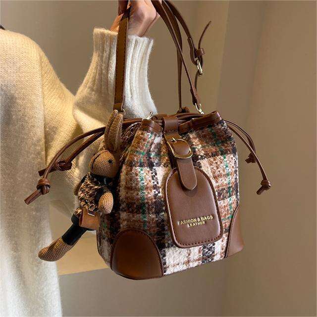 High-Quality Versatile Bucket Shoulder Small for Women 2025 New Trendy Fashion Commuter Crossbody Bag
