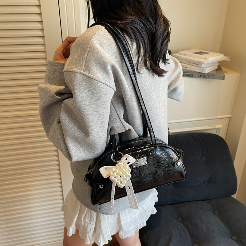 Single Shoulder Design Niche Versatile Large Capacity Fashion Underarm 2025 New Commuter Handbag Bowling Bag ddmymoon