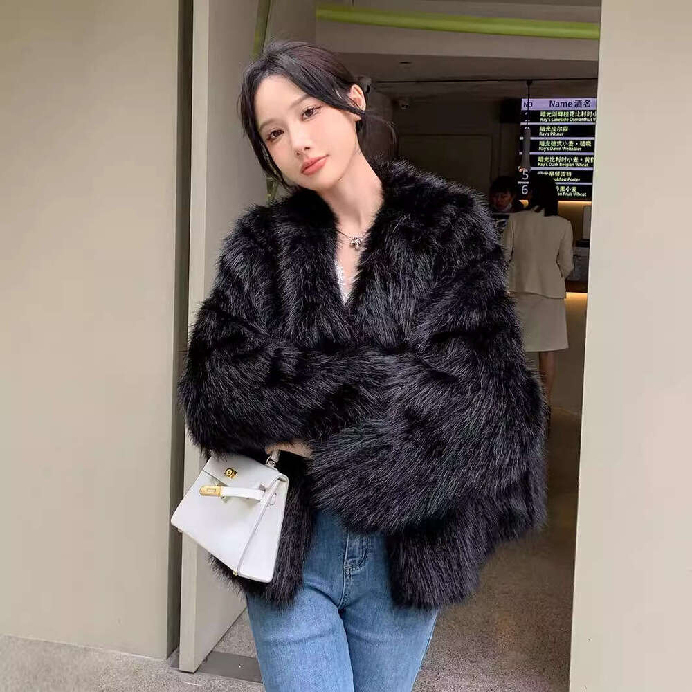 Winter coat women's new product V-neck fox fur Toka fur plush clothes large furry fashion coat