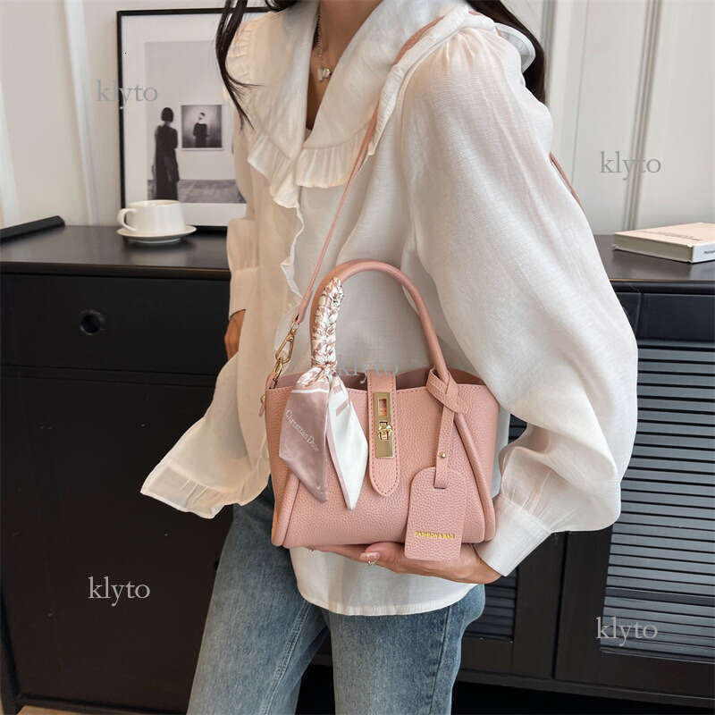 Designer Handbags for Women 2023 New Trendy Summer Basket Ladies Crossbody Handheld Bucket Bag