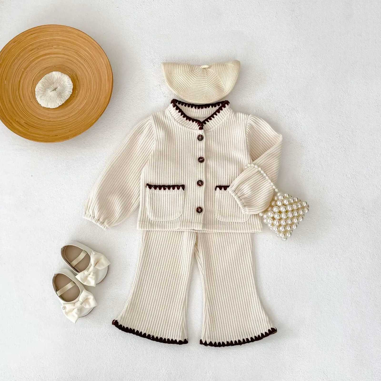 Autumn new baby clothes for 2-4 years old baby suit for girls corduroy long-sleeved coat + bell bottoms Z250811