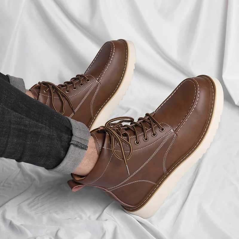 British Style Lace Up Desert Boots Fashionable Leather Outdoor Work Shoes Men Sneakers Ankle Boots Thick Soled Mid Top Men Boots W250811