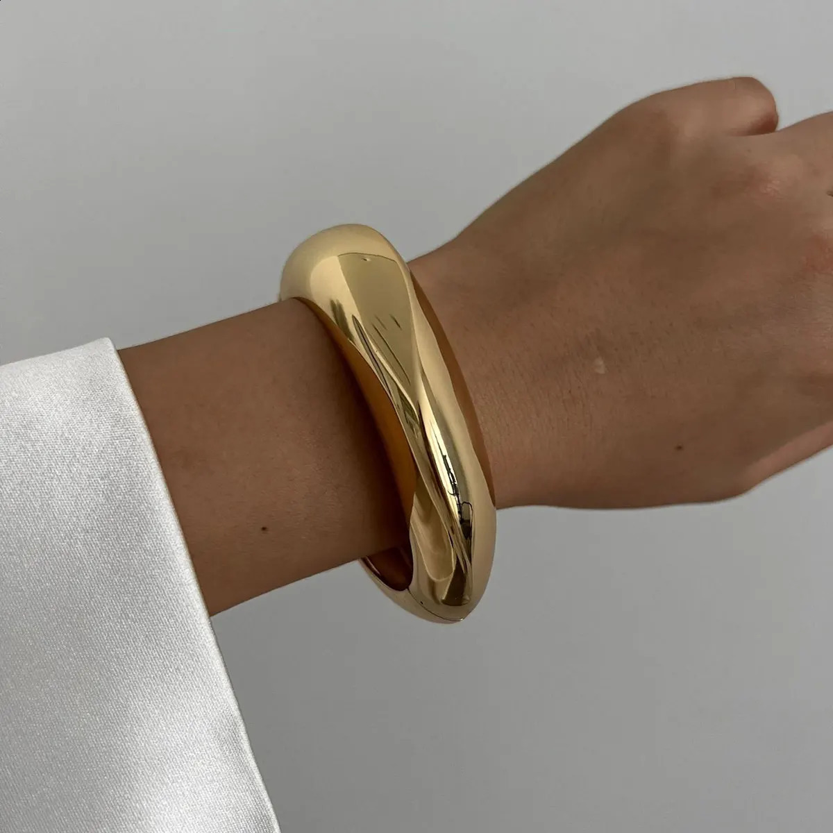 KMVEXO Hiphop Exaggerated Wide Cuff Bangle Manchette Vintage Punk Irregular Glossy Gold Color Bracelet Bangles Women Men Jewelry 250808