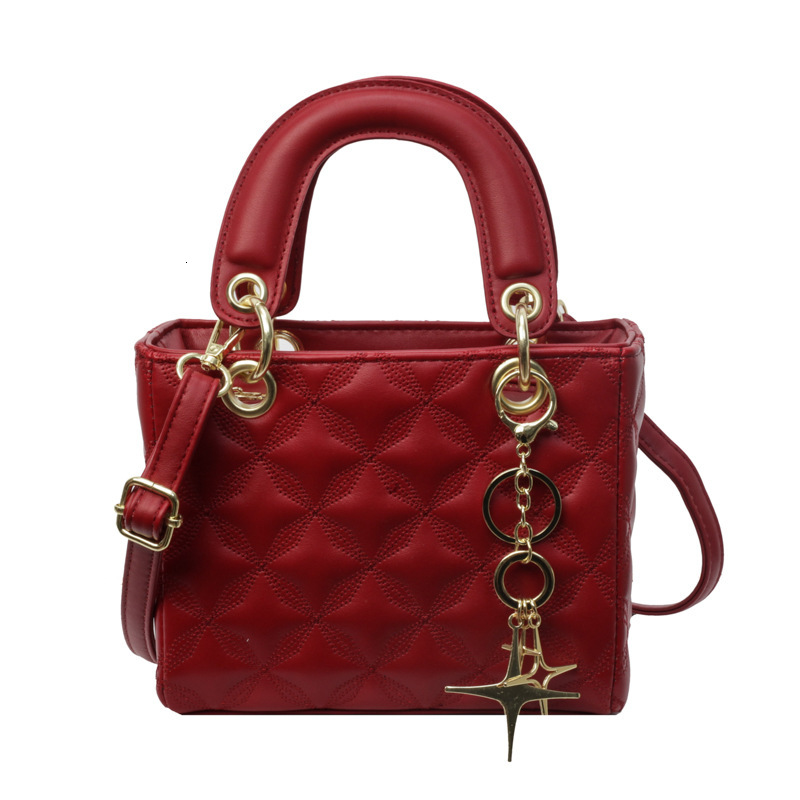 Niche Design Handbag Princess Diana Style Women 2025 New High-end Fashion Quilted Shoulder Bag Versatile Crossbody Bag
