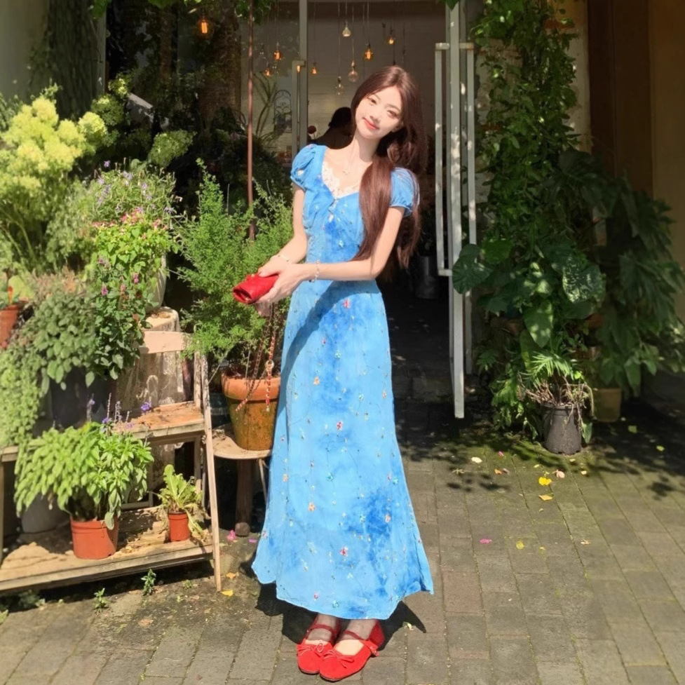 2025 Summer New Women's French Style Flower V-neck Short trend Sleeve Dress Resort Style Tightening Waist Stunning A-line Long Dress New Designer