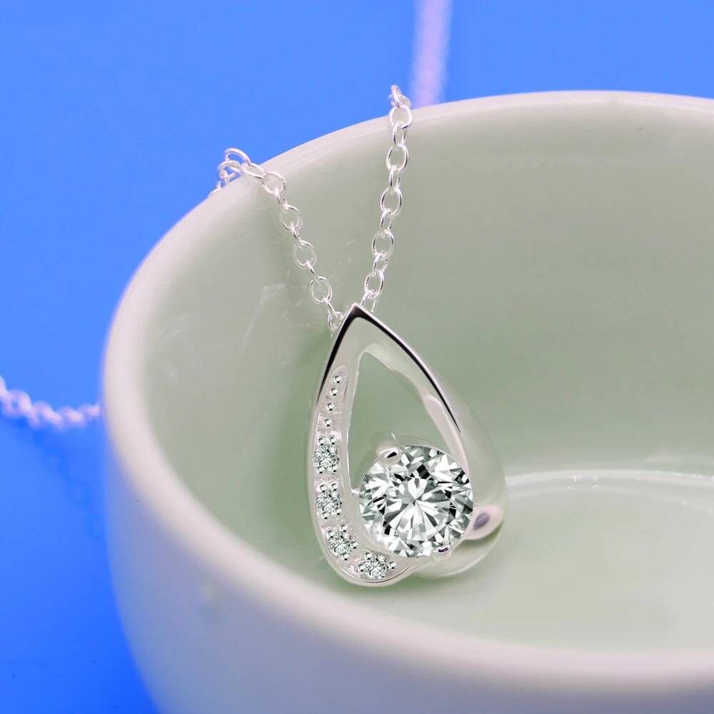 Simple Choker Necklaces for Women Fashion Small Love Heart Pendant Necklace Chain Jewelry Gift Wedding Banquet