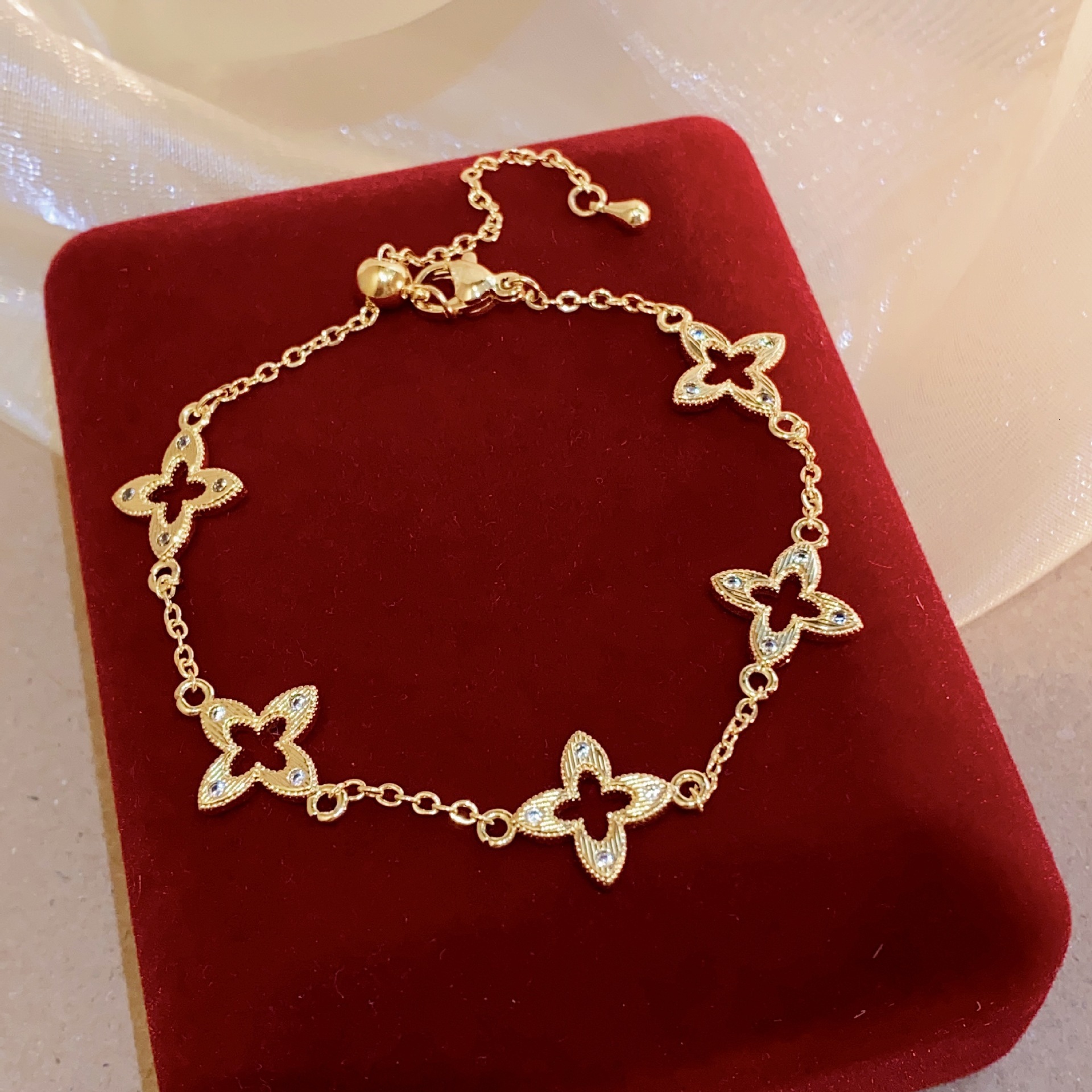 Real Gold Plated Zircon Rhombus Flower Fashionable Elegant Bracelet Light High-end Feel Women's Jewelry