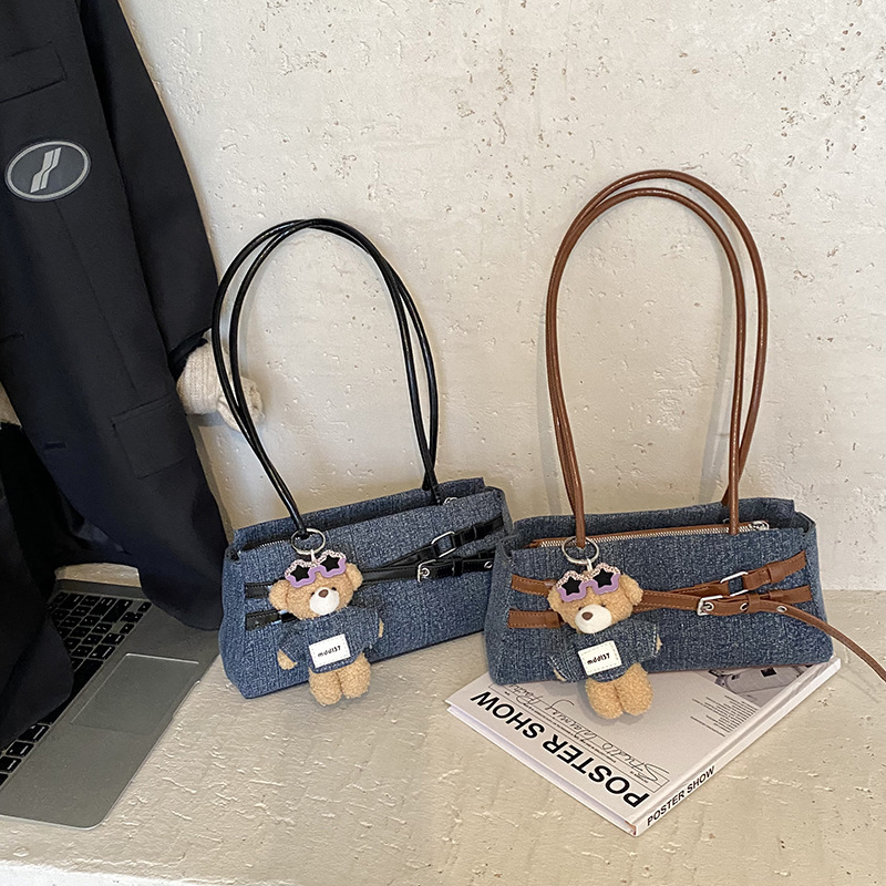 2025 Autumn New Niche Denim Handbag Women's Shoulder Bag Niche Design New Fashion Collage Color Block Armpit Bag Autumn New Designer Bag Women�