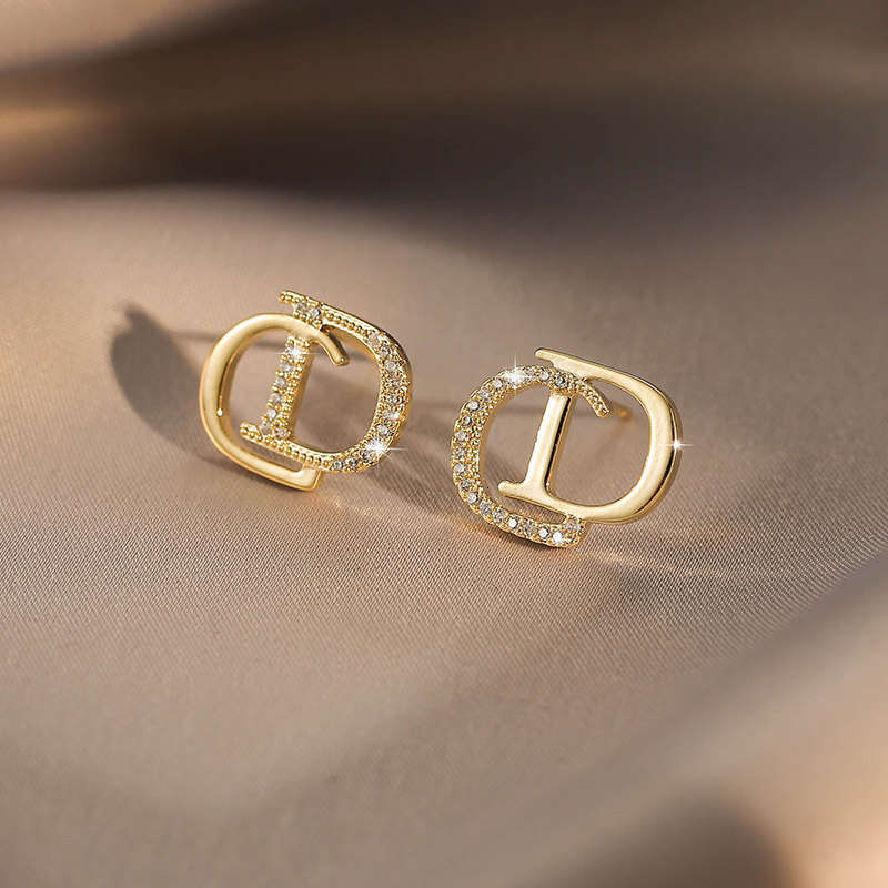 DHcollections Letter CD Ins Style Rhinestone Hollow Socialite Light S Pure Sier Needle Earrings for Women