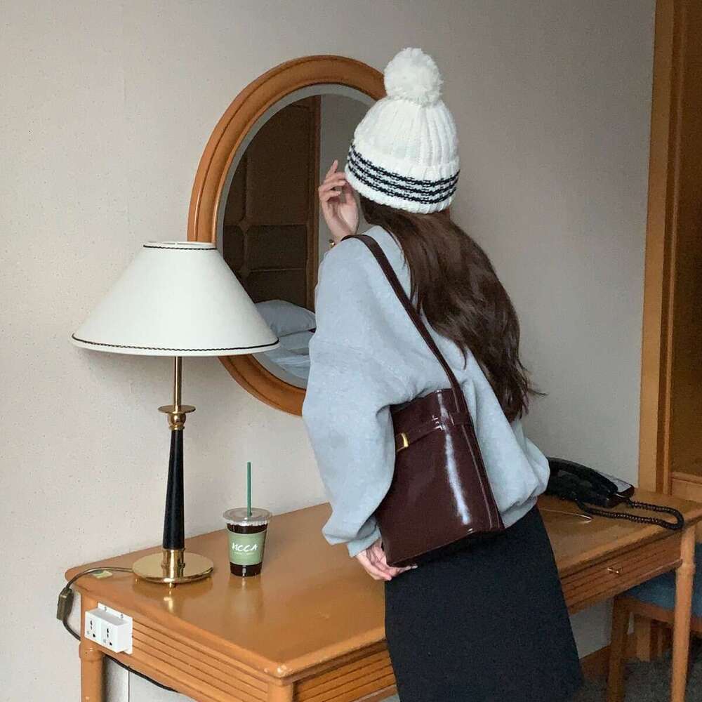 Korean Version Ins Oil Wax Leather Single Shoulder Crossbody Small 2025 High-end Simple Bucket Bag for Women
