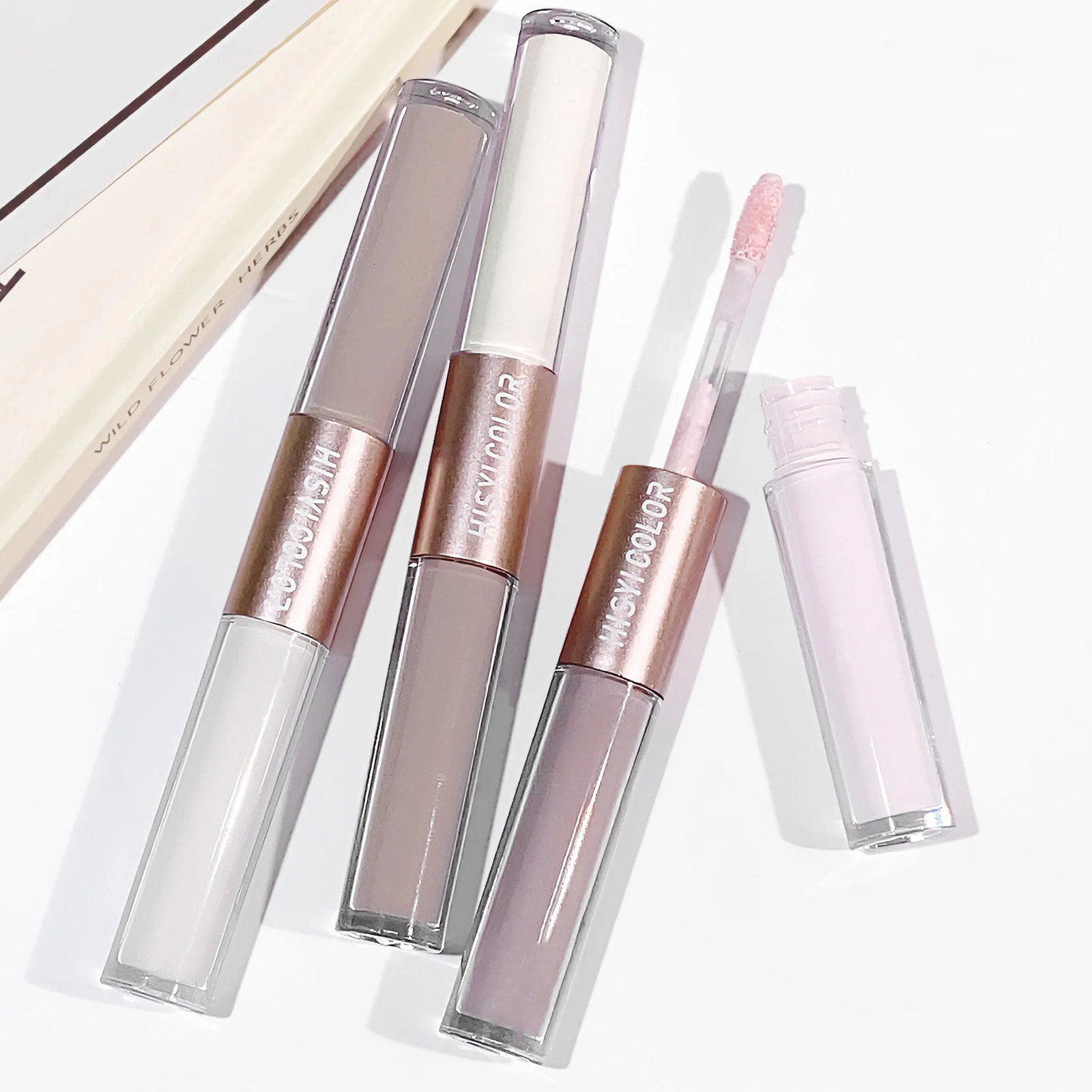 The dual-head highlighter brightens the complexion regulates contours and is long-lasting and waterproof 250814