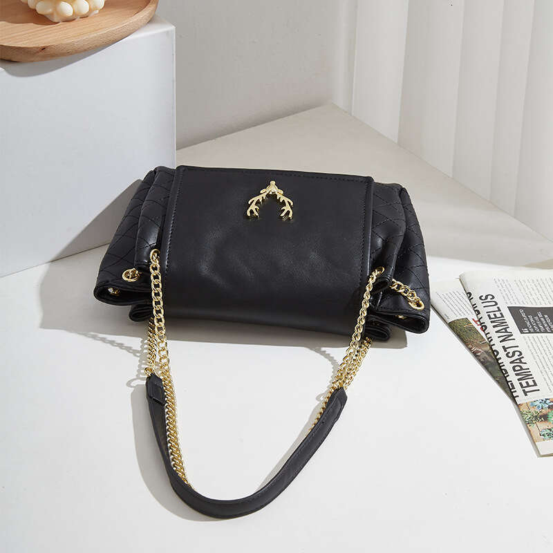 Hot Selling New Women's Embroidered Quilted Small Square Deer Head Chain Underarm Fashion Single Shoulder Crossbody Bag Designer Bags