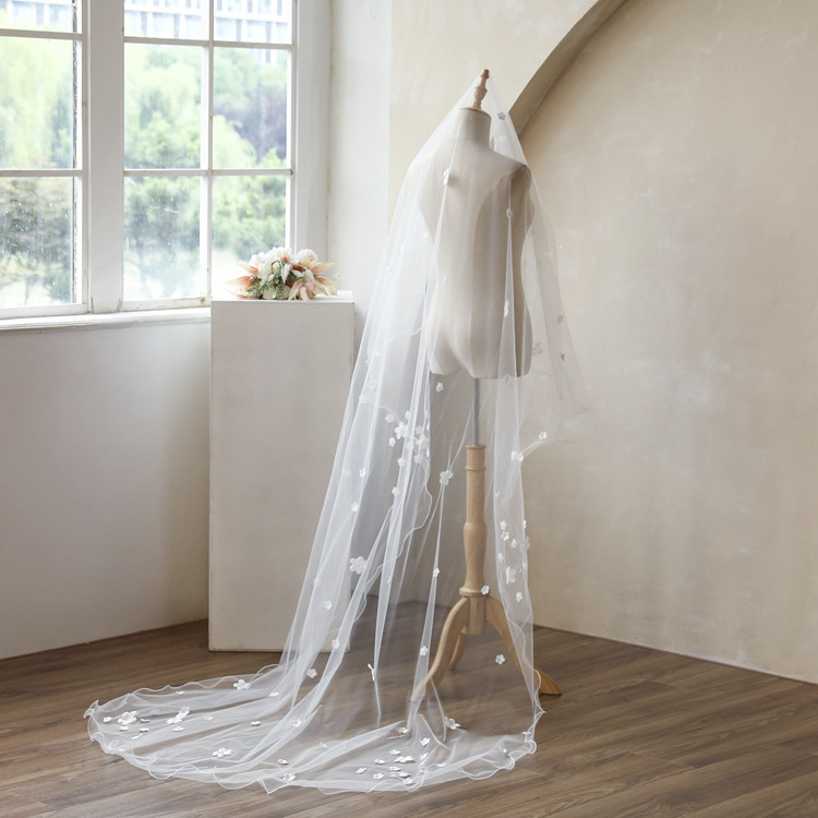 Designer Wedding Veil Lace One Layer Cathedral Length Bride Veils Applique Flowers Bridal Accessories Customized High Quality