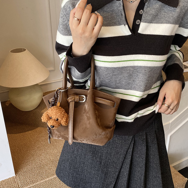 Niche Dumpling for Women 2025 New Style Personality Belt Buckle Handbag Large Capacity Commuter Shoulder Crossbody Bag ddmymoon