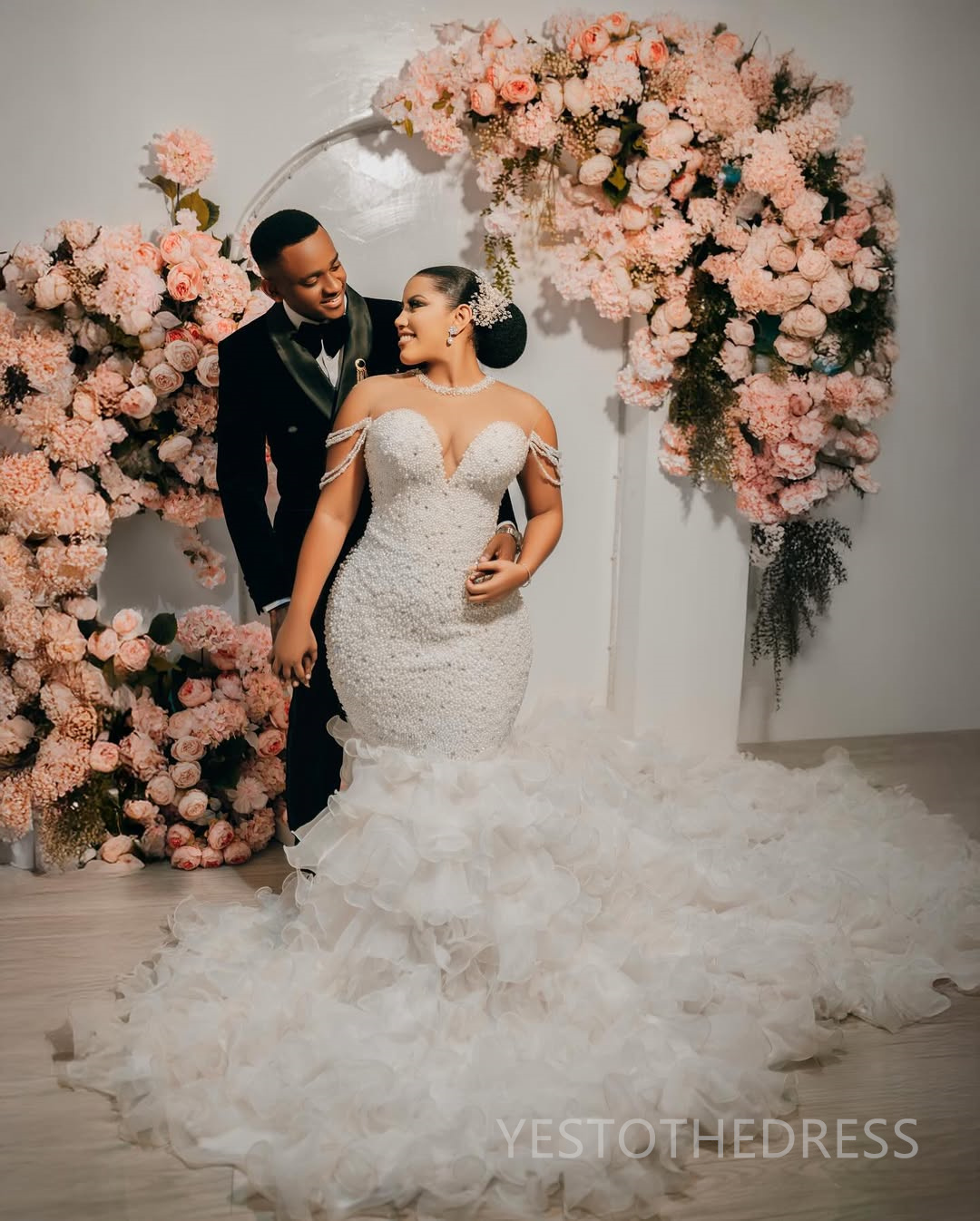 2025 Elegant African Wedding Dress Bridal Gowns For Bride Mermaid Sheer Neck Illusion Long Sleeves Beaded Lace Pearls Tiered Pleat Wedding Gowns For B