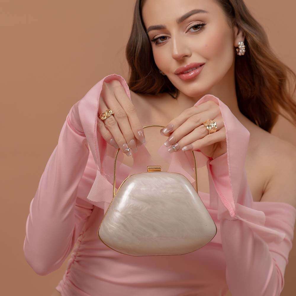 New Transparent for Women Fashion Trend Handheld Acrylic Hardware Clip Simple Evening Bag Clutch