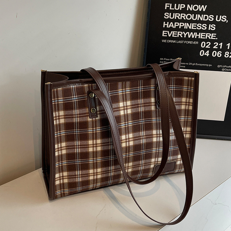 2025 Autumn New Shoulder bag Bag Large Capacity Checkered Women s Bag Autumn New Designer Bag women s New Retro Handbag Commuter Women s Crossbody Bag
