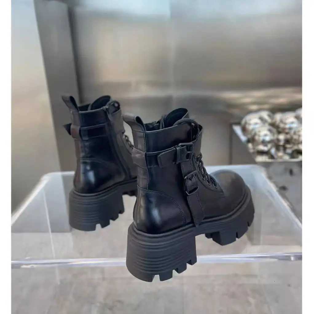 Fashionable Black Versatile Retro High-Top Thick-Soled Martin Boots for Womens Summer Height-Enhancing Buckle W250811
