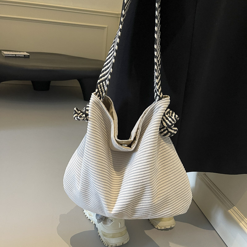 Women's Large Capacity New Versatile High-End Feel Single Shoulder Crossbody Commuter Fashion Tote Bag