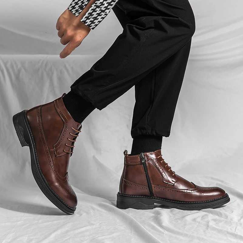 Men Block Heel Lace-up And Side Zipper Design Brogue Combat Boots W250811