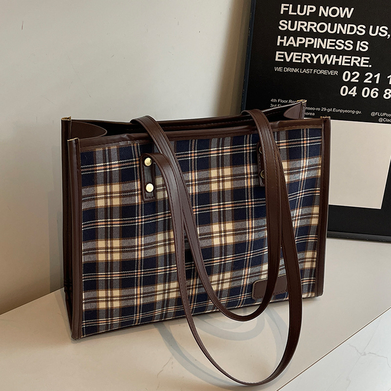 2025 Autumn New Shoulder bag Bag Large Capacity Checkered Women s Bag Autumn New Designer Bag women s New Retro Handbag Commuter Women s Crossbody Bag