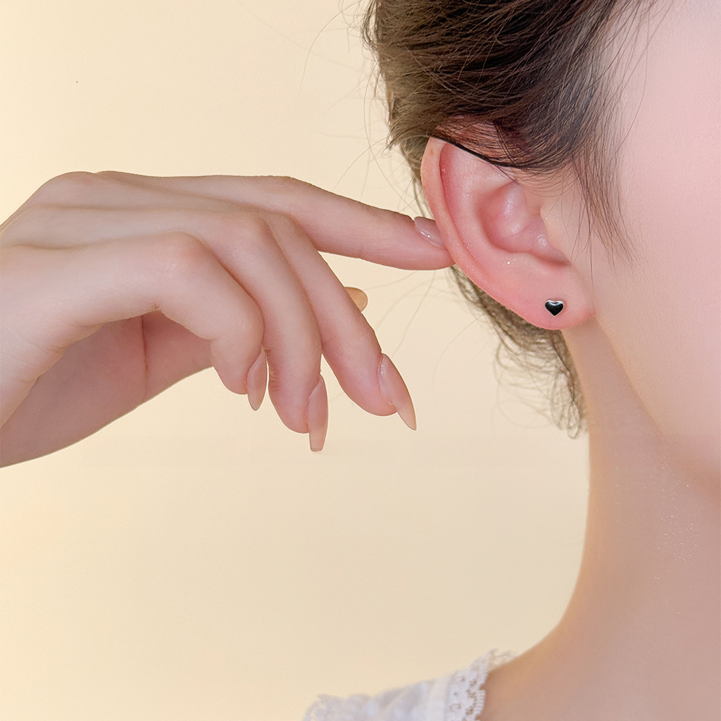 Free Shipping Designer Fashion Accessories S999 Silver Resin Heart-shaped Earrings Sweet Temperament Women's Zircon Ear Studs Luxury Jewelry