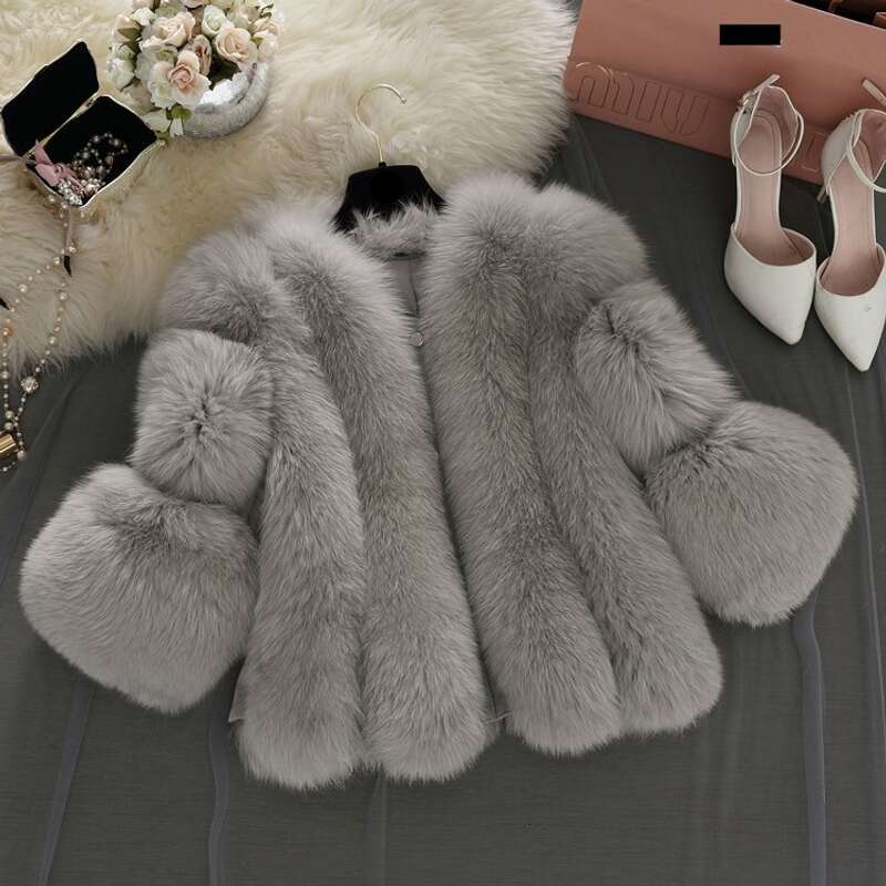 Clothing women's coat fox fur short seven quarter sleeved fur