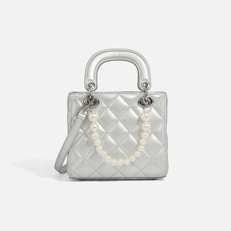 2024 Diamond Pattern Princess Diana Fashion Versatile Pearl Handbag New Trendy Women's Bag
