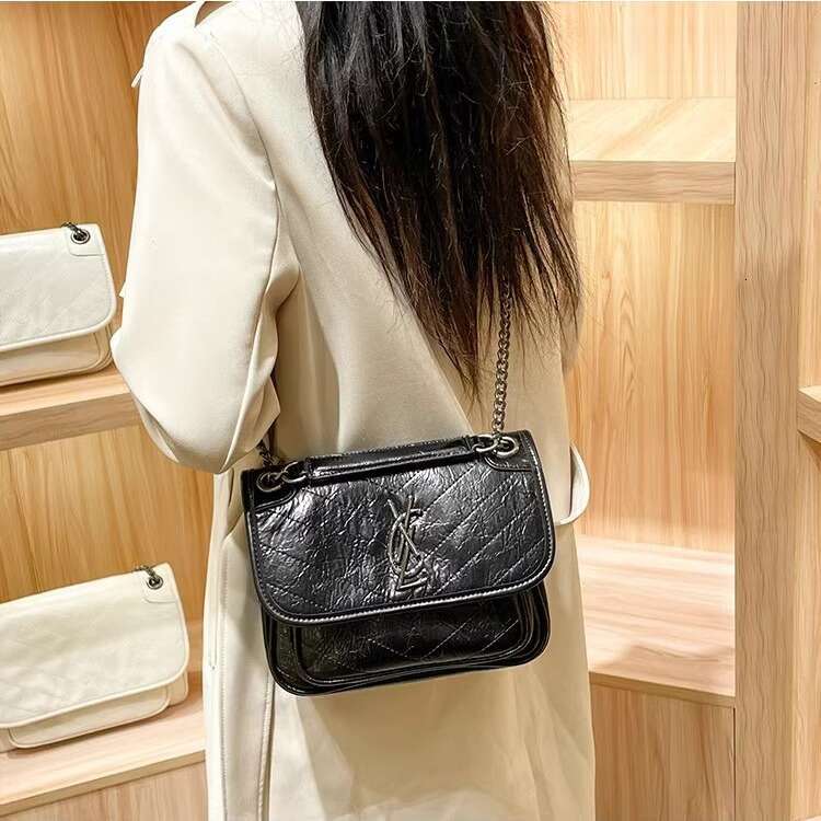 DHessentials 2025 Genuine Leather Crossbody Bag - Trendy Messenger Shoulder Purse for Women, Chic Chain Strap Bag (23x18cm, 400g)