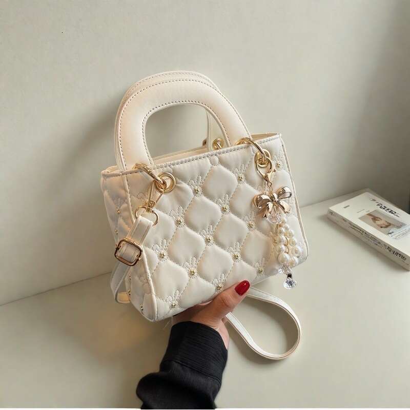 Designer Bag Luxury Bag Dhessentials High-End Style INS Trendy Fashion Shoulder Bag Handbag Shoulder Crossbody Women Versatile Casual Niche Design