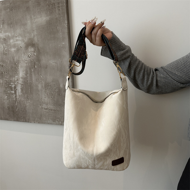 Large Capacity Bucket for Women, Design, Commuter Shoulder Bag, Trendy Versatile Wide Strap Crossbody Bag